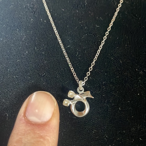 Elegant Silver Necklace with Bow Pendant - Picture 4 of 5